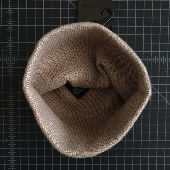 HURLEY ICON STAPLES BEANIE - TAN - Picture 3 of 3
